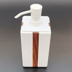 Ceviz-akrilik sıvı sabunluk